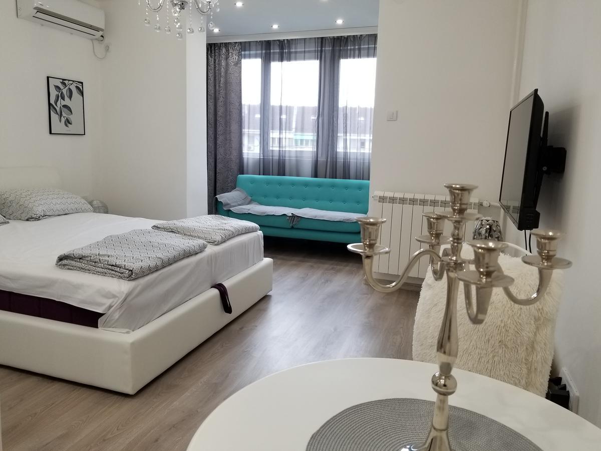 Studio Angel Stan Na Dan Novi Sad Extérieur photo